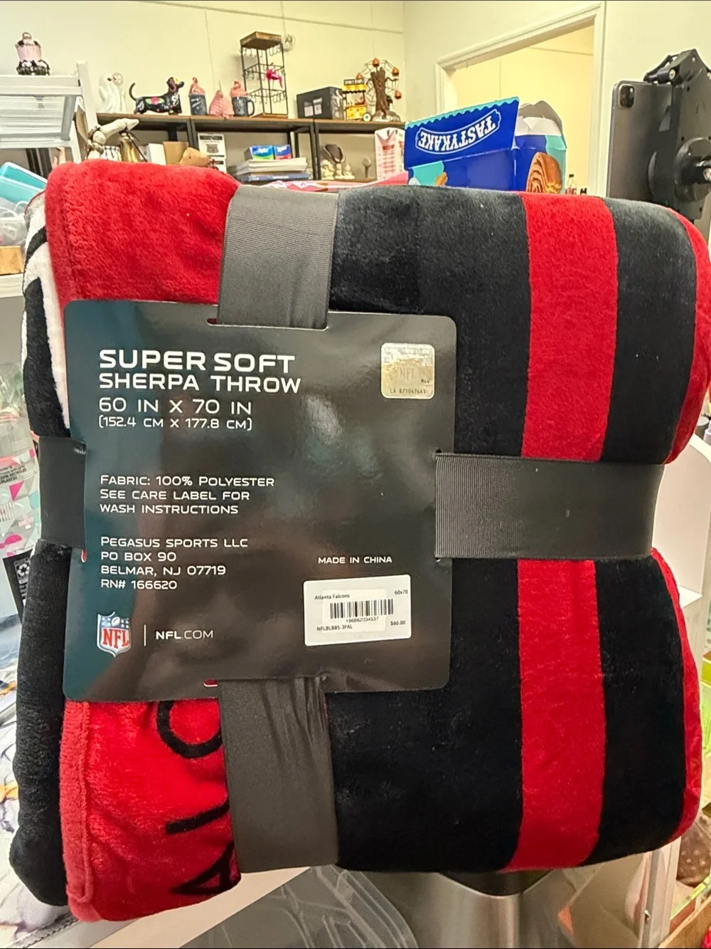 Atlanta Falcons Red Sherpa Throw Blanket - Super Soft Team Throw